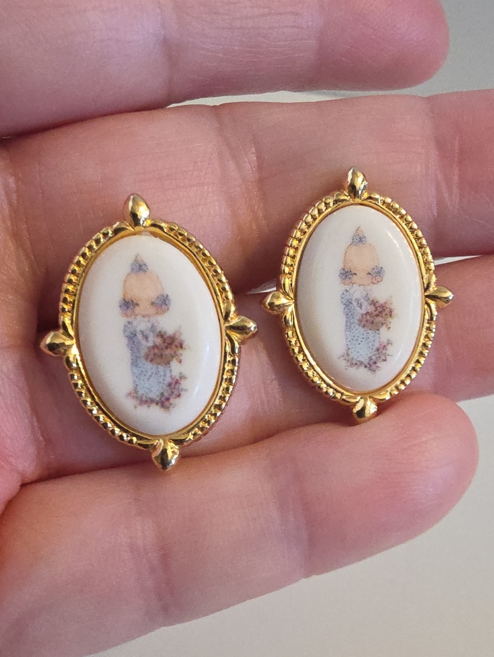 Vintage 1999 AVON Precious Moments Pierced Goldtone Earrings